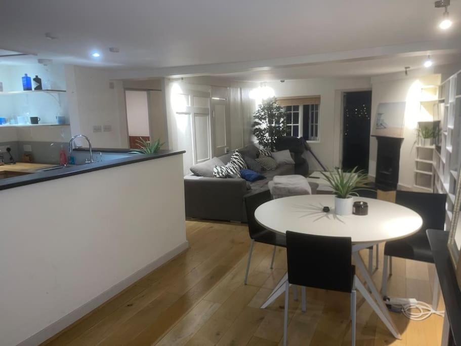 Spacious 2 Bedroom Apartment In The Heart Of Soho. London Exterior foto